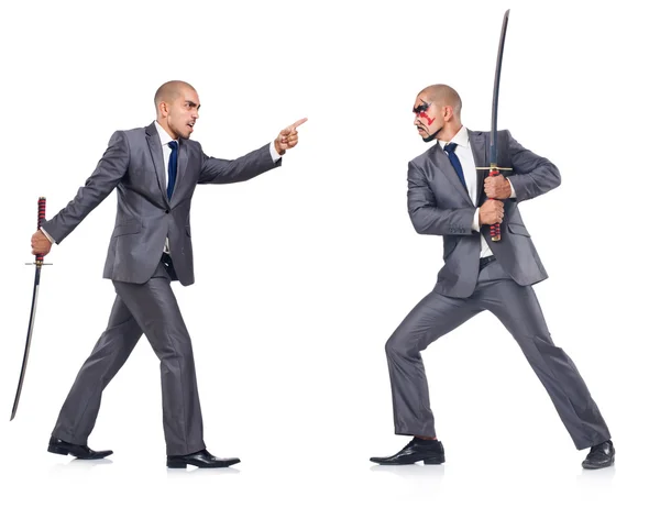 Dos hombres peleando con espadas — Foto de Stock