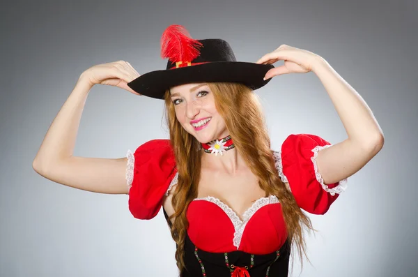 Vrouw pirate hat en kostuum dragen — Stockfoto