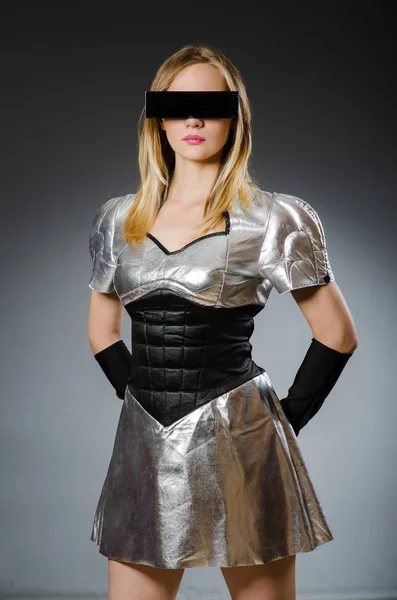 Technologiczna kobieta w futurystycznej koncepcji — Zdjęcie stockowe