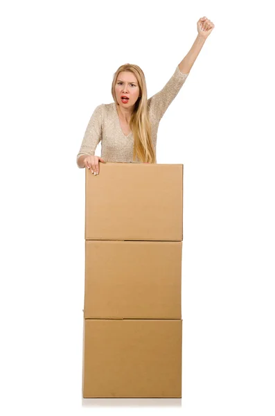 Vrouw met dozen verhuizen naar nieuw huis geïsoleerd op wit — Stockfoto