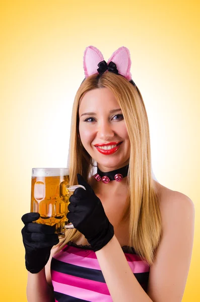 Young waitress with beer — Stock Photo, Image