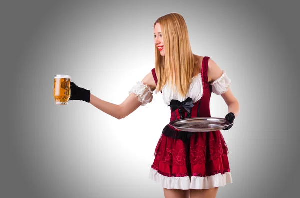 Camarera joven con cerveza —  Fotos de Stock