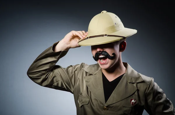 Mannen i safari hatt — Stockfoto