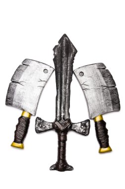 Bir hançer ve iki balta beyaza saplanmış.