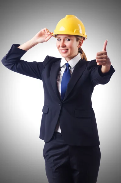 Jonge zakenvrouw met harde hoed op wit — Stockfoto