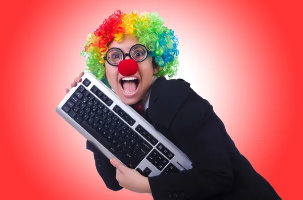Lustiger Clown mit Tastatur — Stockfoto