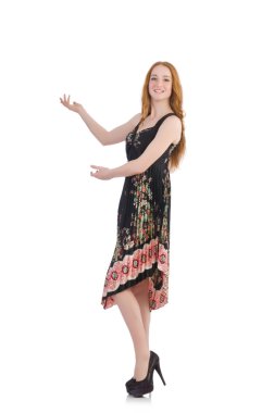 Moda konsepti olan bir kadın beyazda yalnız.