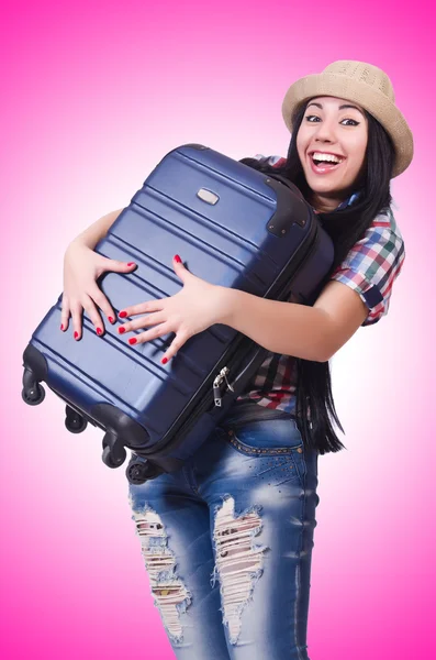 Frau bereitet sich auf Urlaub vor — Stockfoto