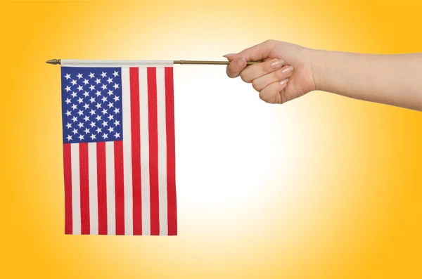 Handen håller amerikansk flagga — Stockfoto