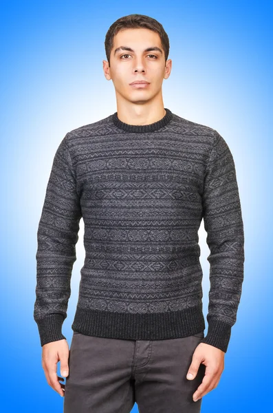 Człowiek sobie sweter — Zdjęcie stockowe