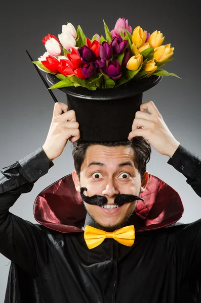 Zabawny magik z różdżką i kapeluszem — Zdjęcie stockowe