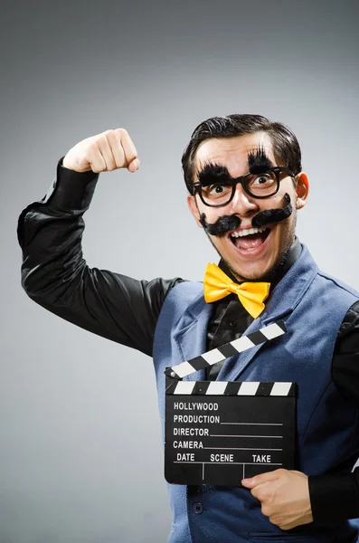 Lustiger Mann mit Filmklöppel — Stockfoto
