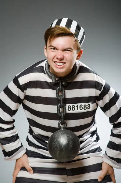 Тюремный заключенный в смешной концепции — стоковое фото