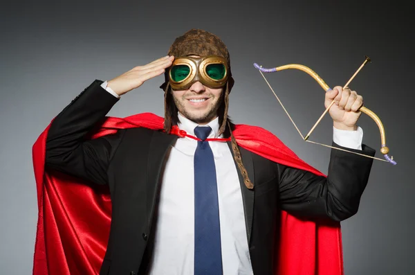 Homme portant des vêtements rouges dans le concept drôle — Photo