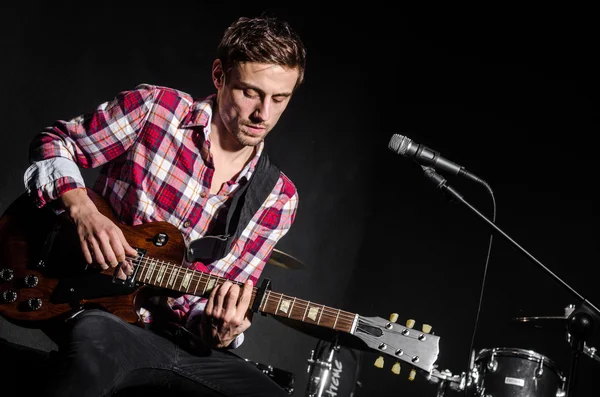 Man met de gitaar — Stockfoto