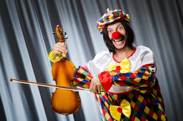 Grappige clown plyaing viool — Stockfoto