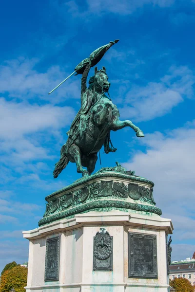 Standbeeld van aartshertog Karel — Stockfoto