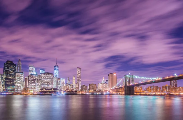 Nattpanorama över Manhattan i New York, USA — Stockfoto