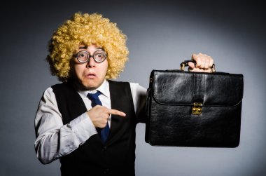 İşadamı kıvırcık saçlı