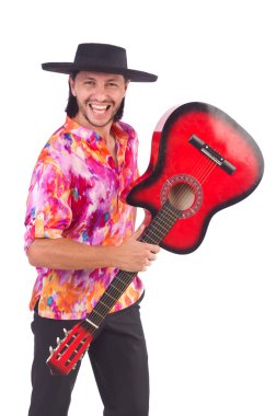 Gitarlı bir sombrero giyen adam.