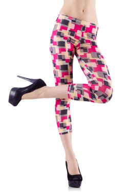 Beyaz arka planda izole kadın bacakları