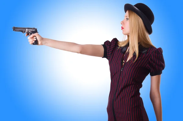 Gangster femme avec arme de poing — Photo