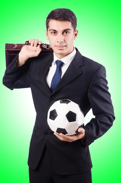 Jeune homme d'affaires avec football — Photo