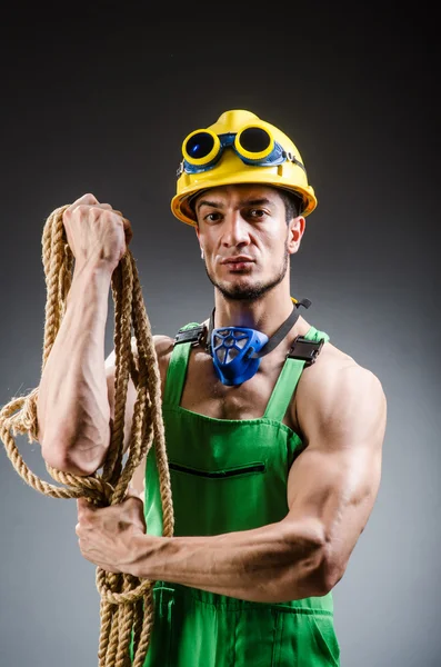 Ripped constructor muscular hombre con herramientas — Foto de Stock