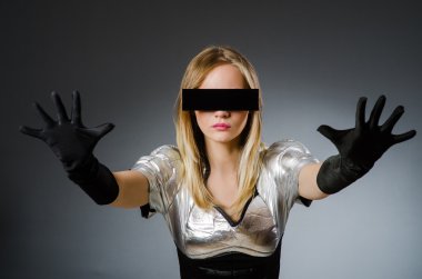 Fütürist konseptte teknisyen kadın