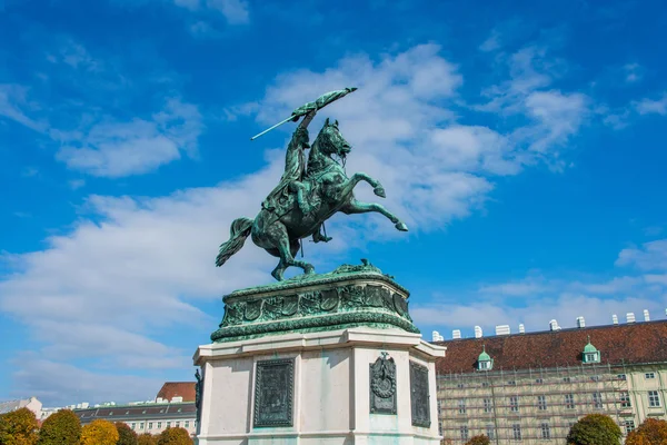 Staty av ärkehertig Karl — Stockfoto