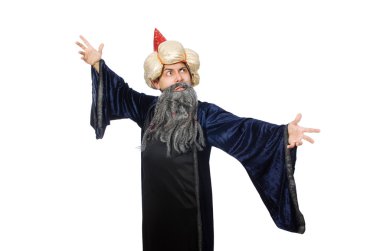 Komik bilge büyücü beyazda izole edilmiş.