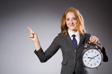 iş kadını ile masa saati