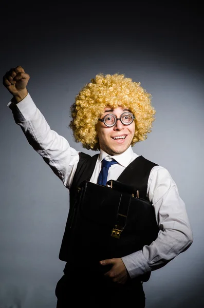 Empresário engraçado com cabelo encaracolado — Fotografia de Stock