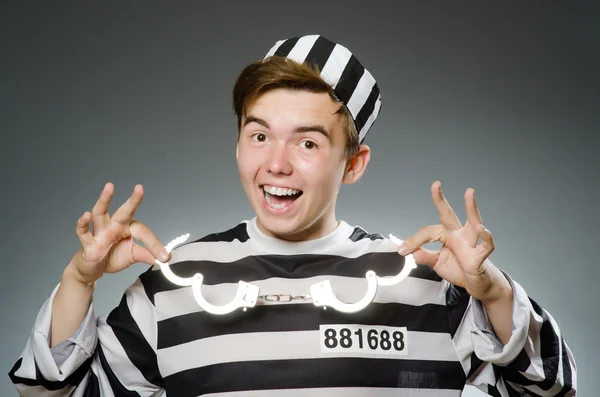 Тюремный заключенный в смешной концепции — стоковое фото