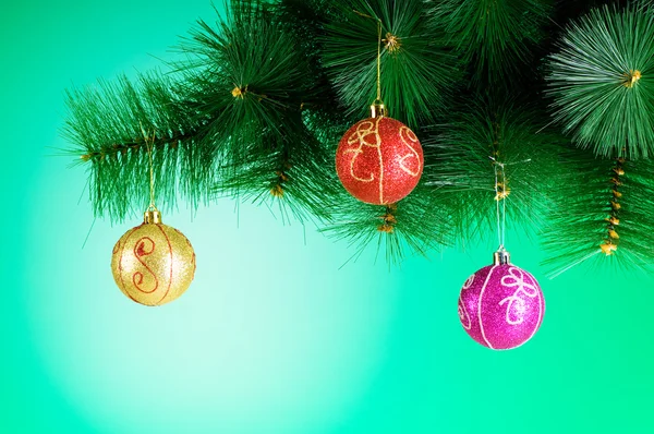 冷杉树上的圣诞装饰品 — 图库照片