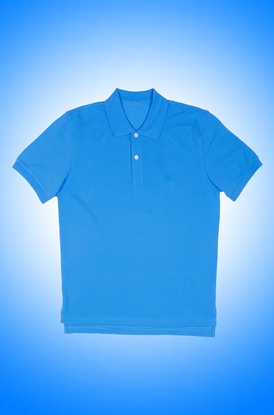 Camiseta azul masculina —  Fotos de Stock