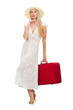 Kırmızı bavulu olan kadın beyazda izole edilmiş.
