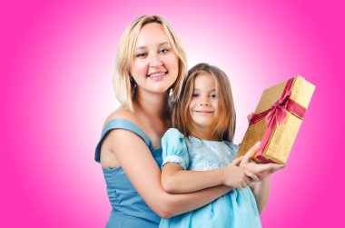 mutlu anne ve kızı