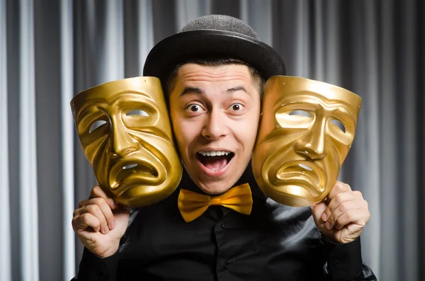 Homem com máscaras teatrais — Fotografia de Stock