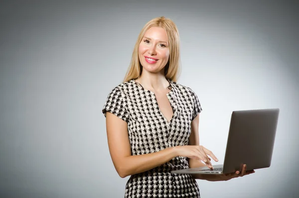 Woman holding laptop — Stock Photo, Image