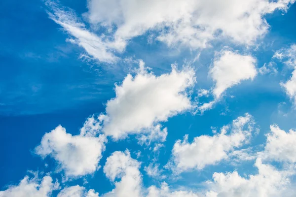 Céu azul brilhante — Fotografia de Stock