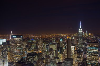 Geceleri New York 'un ünlü gökdelenleri