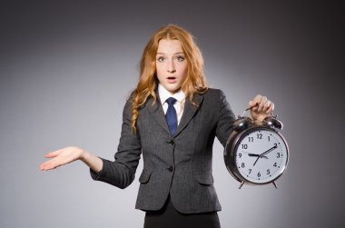 İşkadını gri saatli