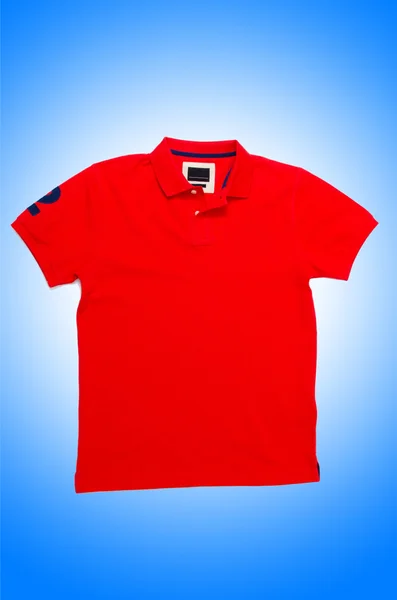 Rotes T-Shirt für Männer — Stockfoto