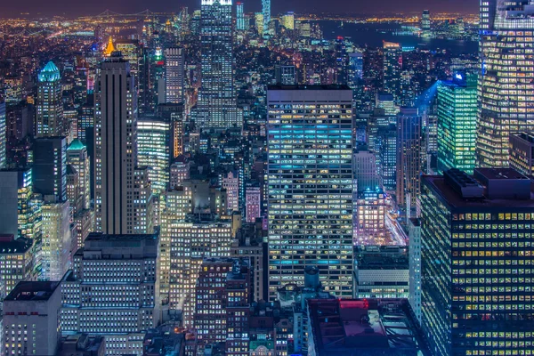 Beroemde wolkenkrabbers van New York 's nachts — Stockfoto