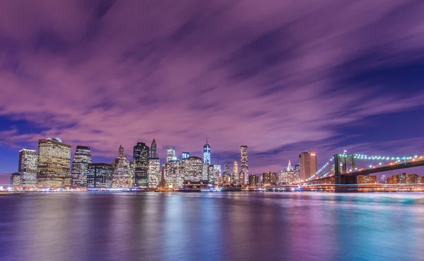 Nattpanorama över Manhattan i New York, USA — Stockfoto