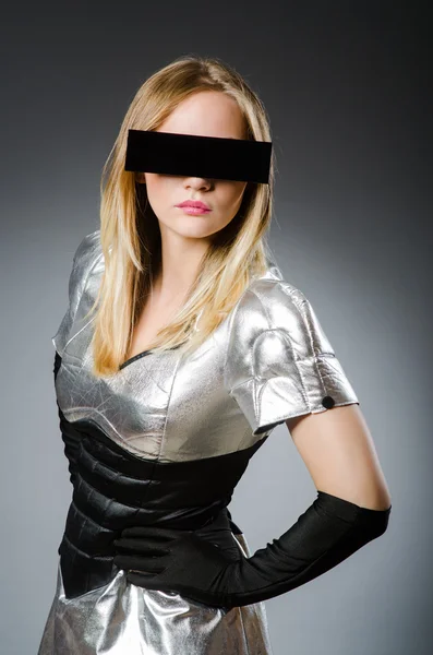 Vrouw in futuristische concept — Stockfoto