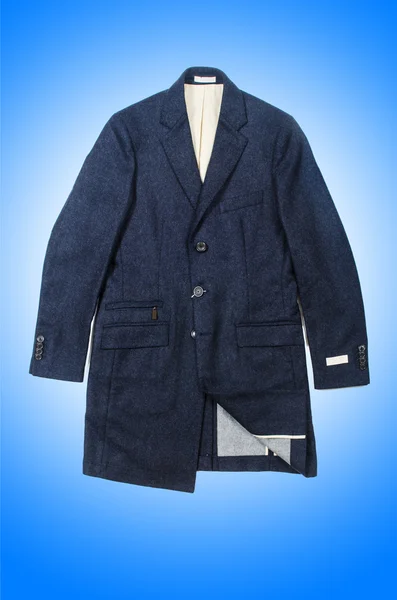 Cappotto maschile su blu — Foto Stock