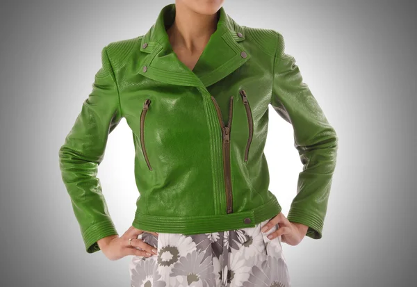 Стильная зеленая куртка — стоковое фото