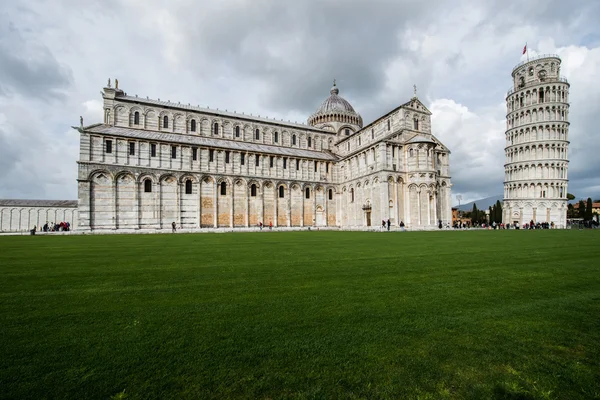 Berömda lutande tornet i pisa — Stockfoto